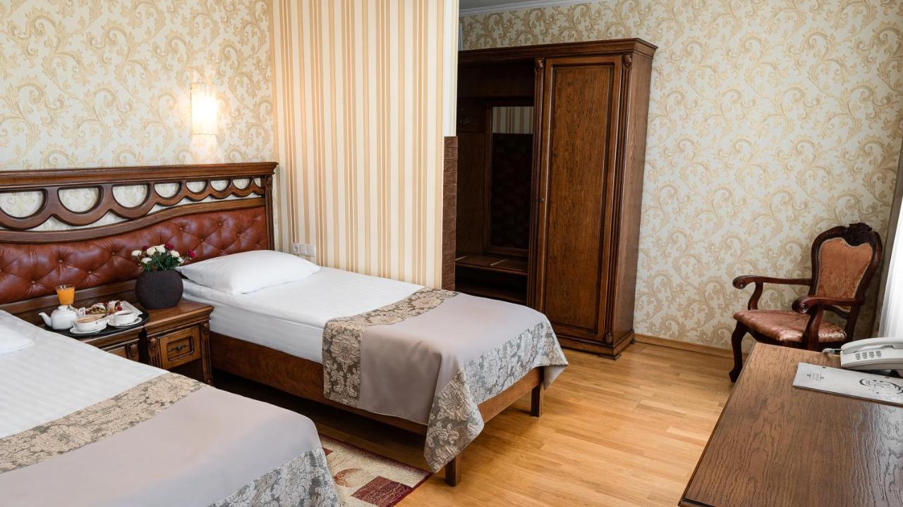 Hotel Lviv Exterior foto