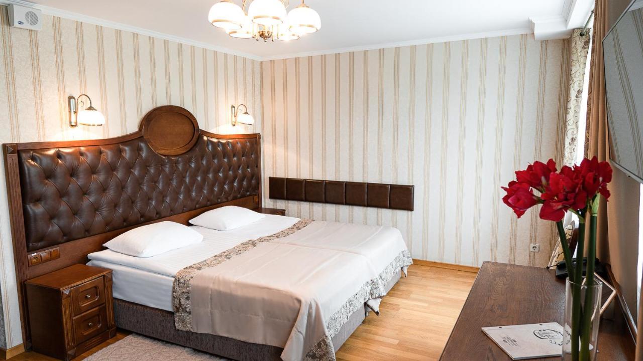 Hotel Lviv Exterior foto