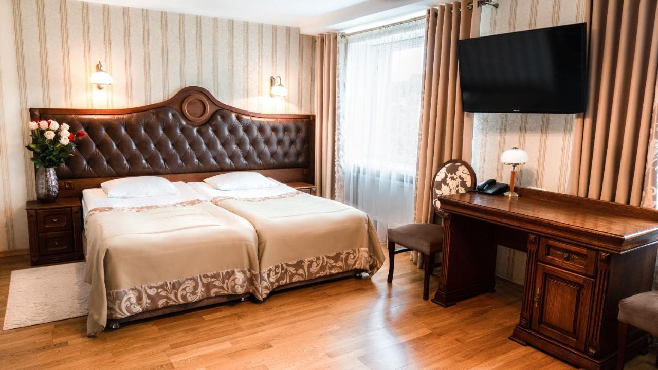 Hotel Lviv Exterior foto
