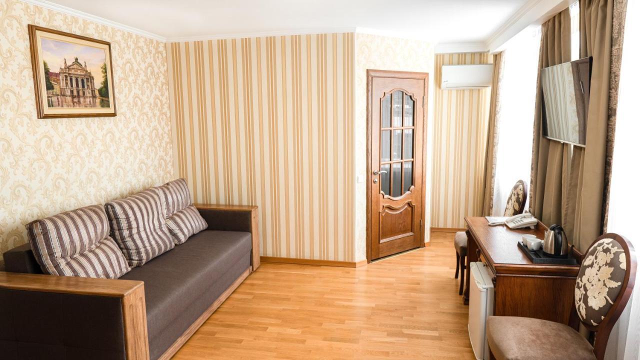 Hotel Lviv Exterior foto
